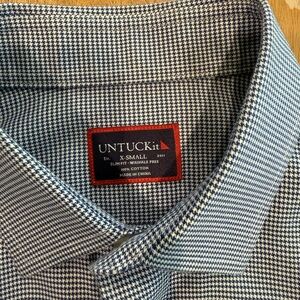 UNTUCKit Men's Navy and White Houndstooth Shirt